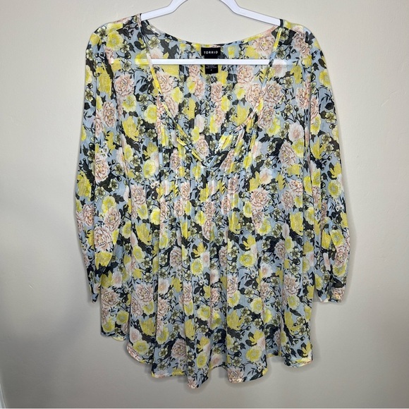 Torrid Sheer Floral Chiffon Pintuck Blouse size 2 - Picture 2 of 8